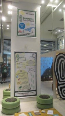 Também estão expostas as amostras dos troféus e medalhas do evento deste ano