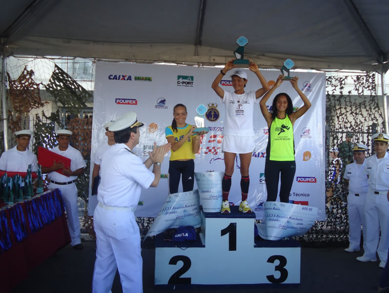 O pódio feminino contou com as atletas Marily dos Santos (1ª colocada), Graciete Santana (2ª colocada) e Simone Daiane Alves (3ª colocada)