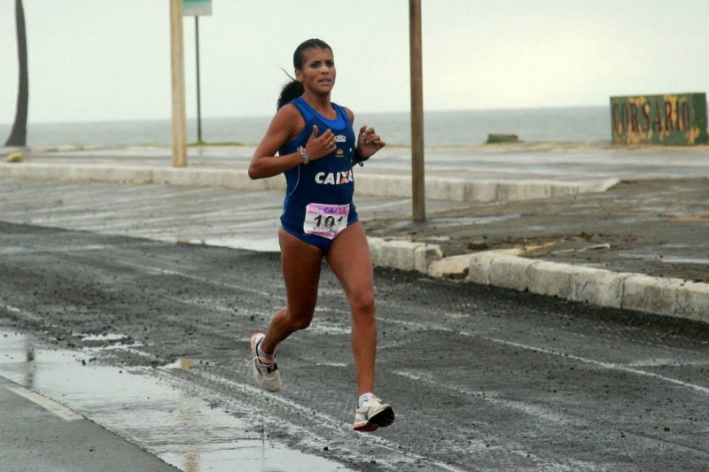 Roselaine cruzou a linha de chegada da etapa do Circuito Caixa em Salvador muito feliz (Foto: Divulgação HT Sports)