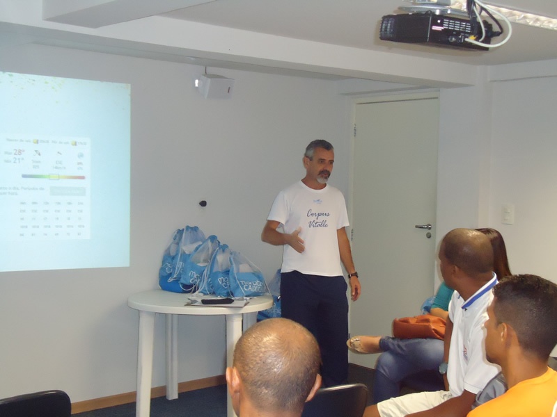 O Coordenador Técnico do Pelotão de Elite, André Araújo, enfatizou algumas recomendações técnicas para a estratégia de corrida de cada atleta (Foto: divulgação portal Bahiarun).
