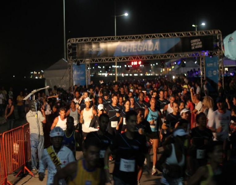 A Corrida Noturna de Verão tem uma estrutura todo voltada para a comodidade e a completa diversão do participante (Foto: Aratunoline)