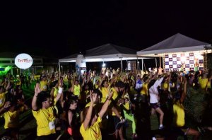 Os participantes fizeram um animado aquecimento comandados pela profa. Márcia Leal (Foto: TriTour Eventos)