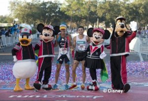 Os atletas brasileiros Adriano Bastos e Fredison Costa são os maiores vencedores da Maratona Disney (Foto: allears)