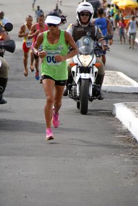 Marily sobe a Colina Sagrada para vencer a prova feminina (Foto: Edson Magoolin-Olhonoatleta,com)
