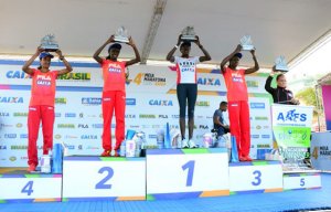 Pódio feminino 21km (Foto: divulgação jornal Correio)