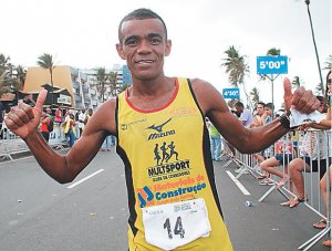 Márcio Barreto foi o vencedor da prova masculina (Foto: Evandro Veiga/jornal Correio*)