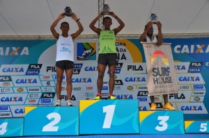 Pódio masculino da prova de 10km (Foto: Divulgação Latin Sports)