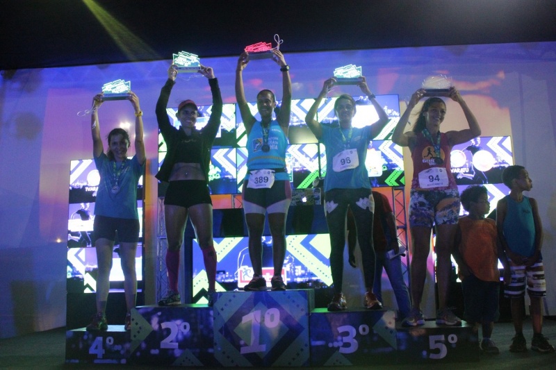 Corrida Noturna de Verão em janeiro 2016 - pódio feminino 5km (Foto: Divulgação Circuito Petrobahia)