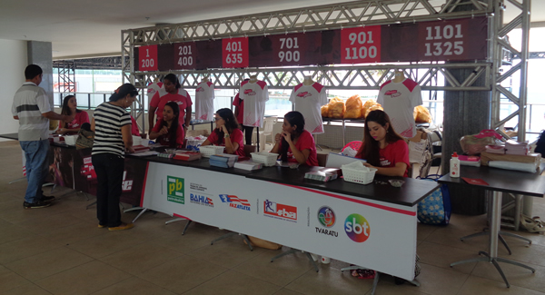 A retirada dos kits da Corrida Sunrise 2016 foi iniciada nessa sexta-feira e se encerra às 14h00 do sábado