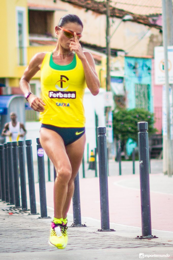 Marily dos Santos foi a grande vencedora da Meia Maratona Farol a Farol 2016 (Foto: Divulgação Facebook)